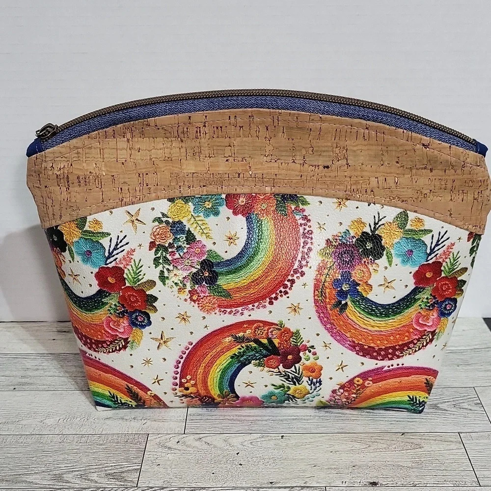 Bright Rainbow Floral Zipper Pouch Like New‎ Handbag Cork look in top Colorful